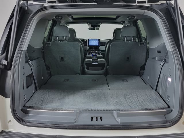 Used 2020 Lincoln Navigator Reserve w/ Equipment Group 208A Reserve AWD/4WD image 19