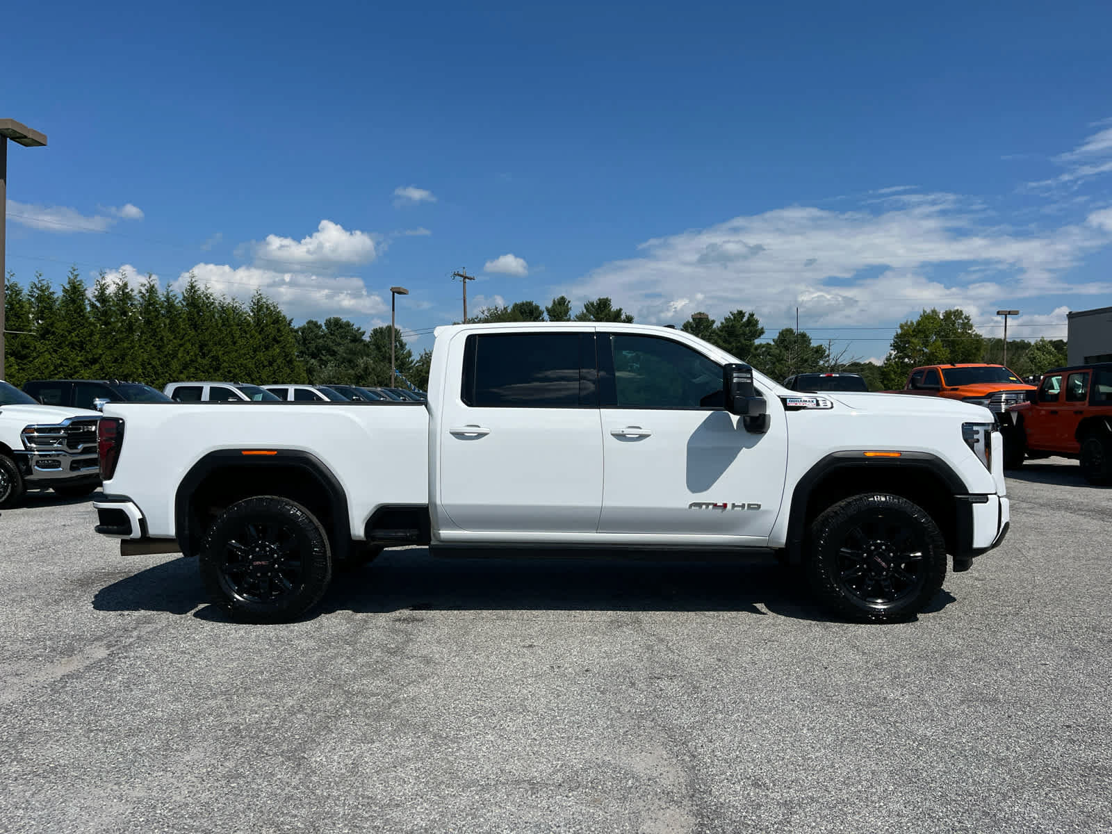 Used 2025 GMC Sierra 2500 AT4 w/ AT4 Premium Plus Package AWD/4WD image 2