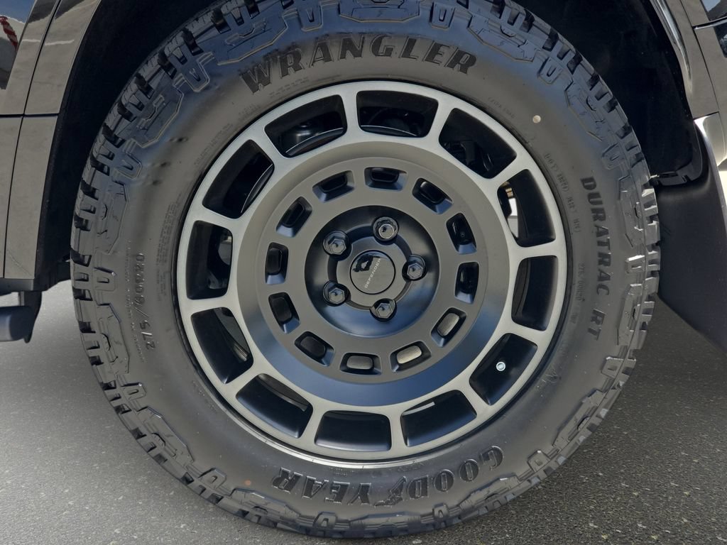 New 2026 Land Rover Defender 110 OCTA AWD/4WD image 35
