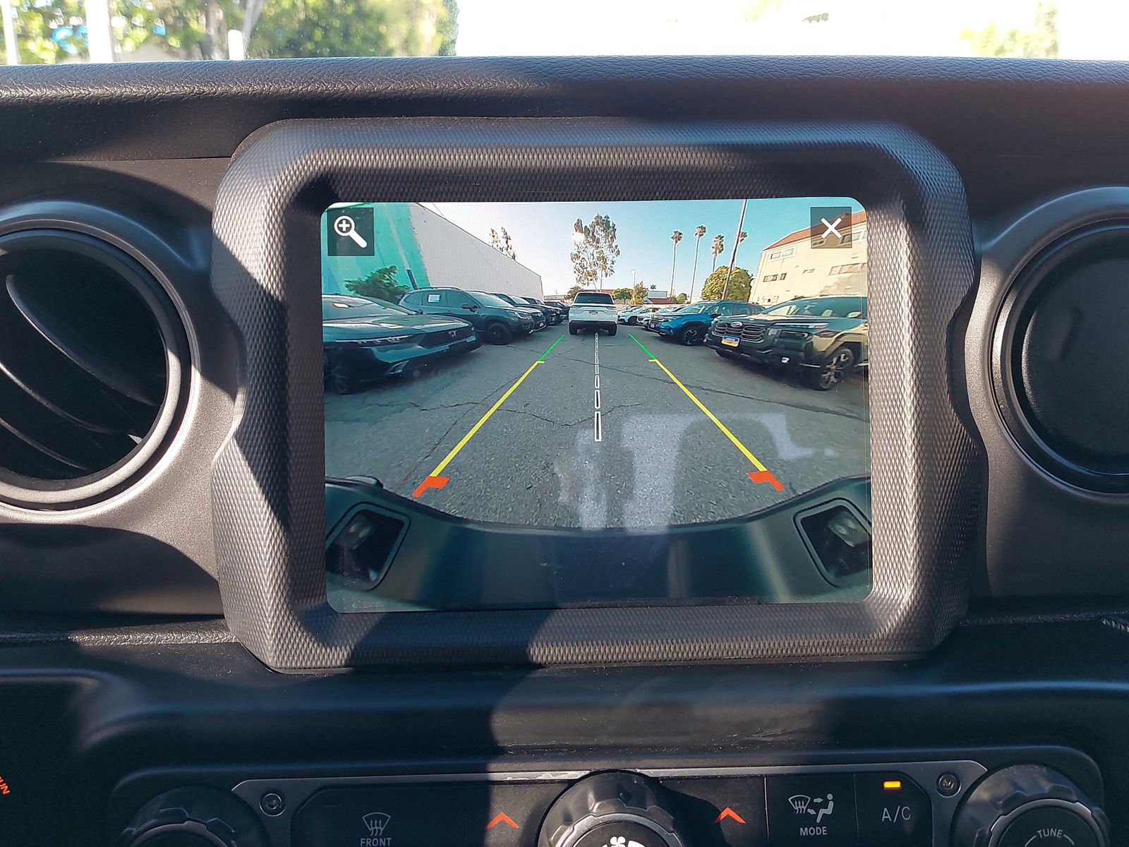 Used 2023 Jeep Gladiator Sport AWD/4WD image 21