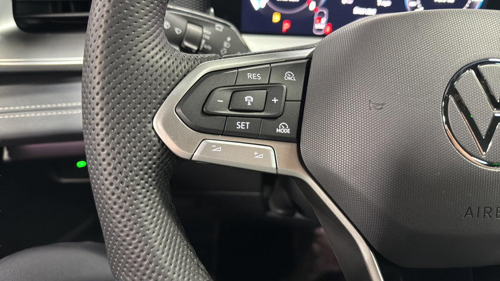 New 2026 Volkswagen Tiguan SE R-Line AWD/4WD image 21