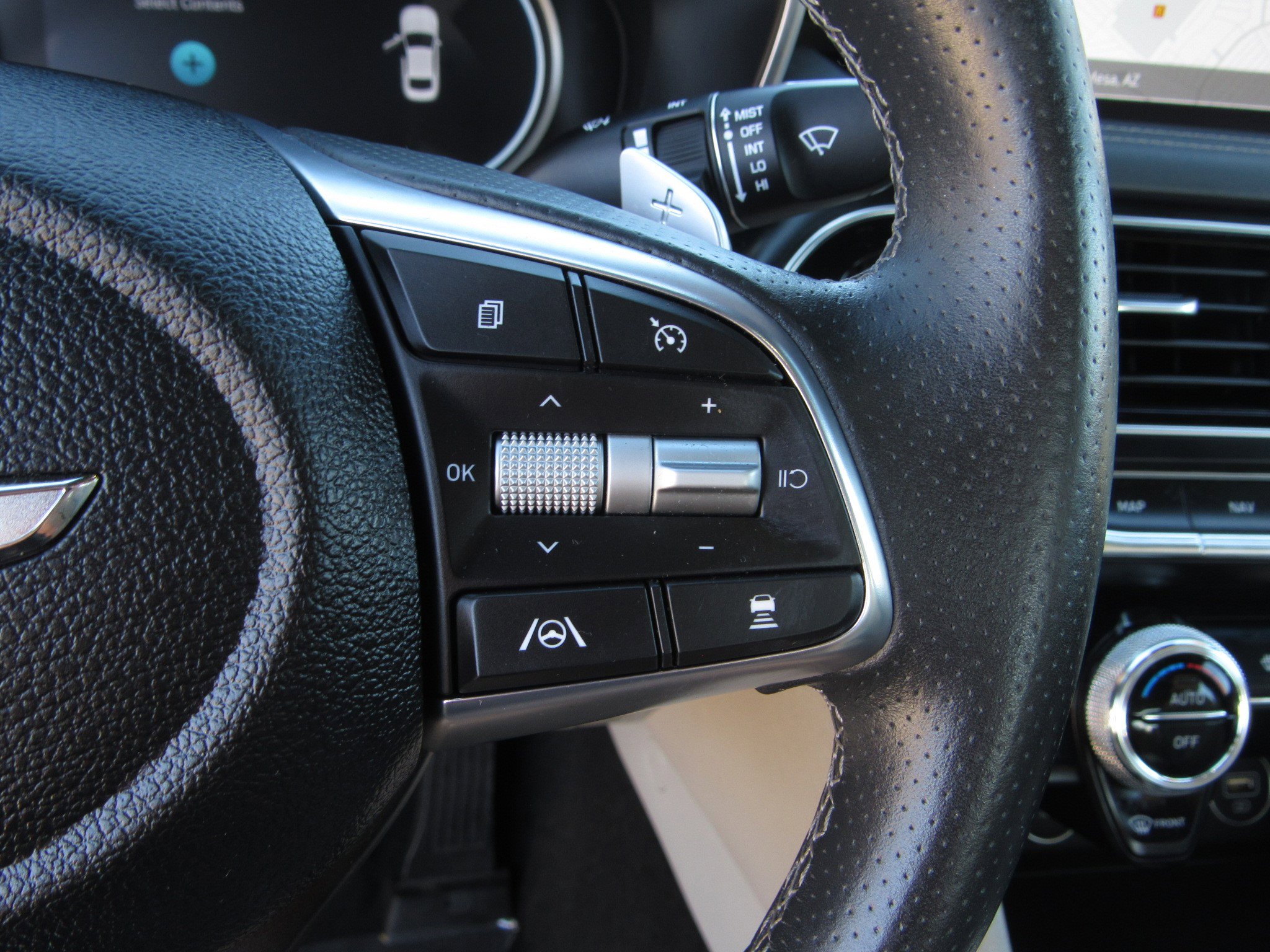 Used 2023 Genesis G70 2.0T image 23