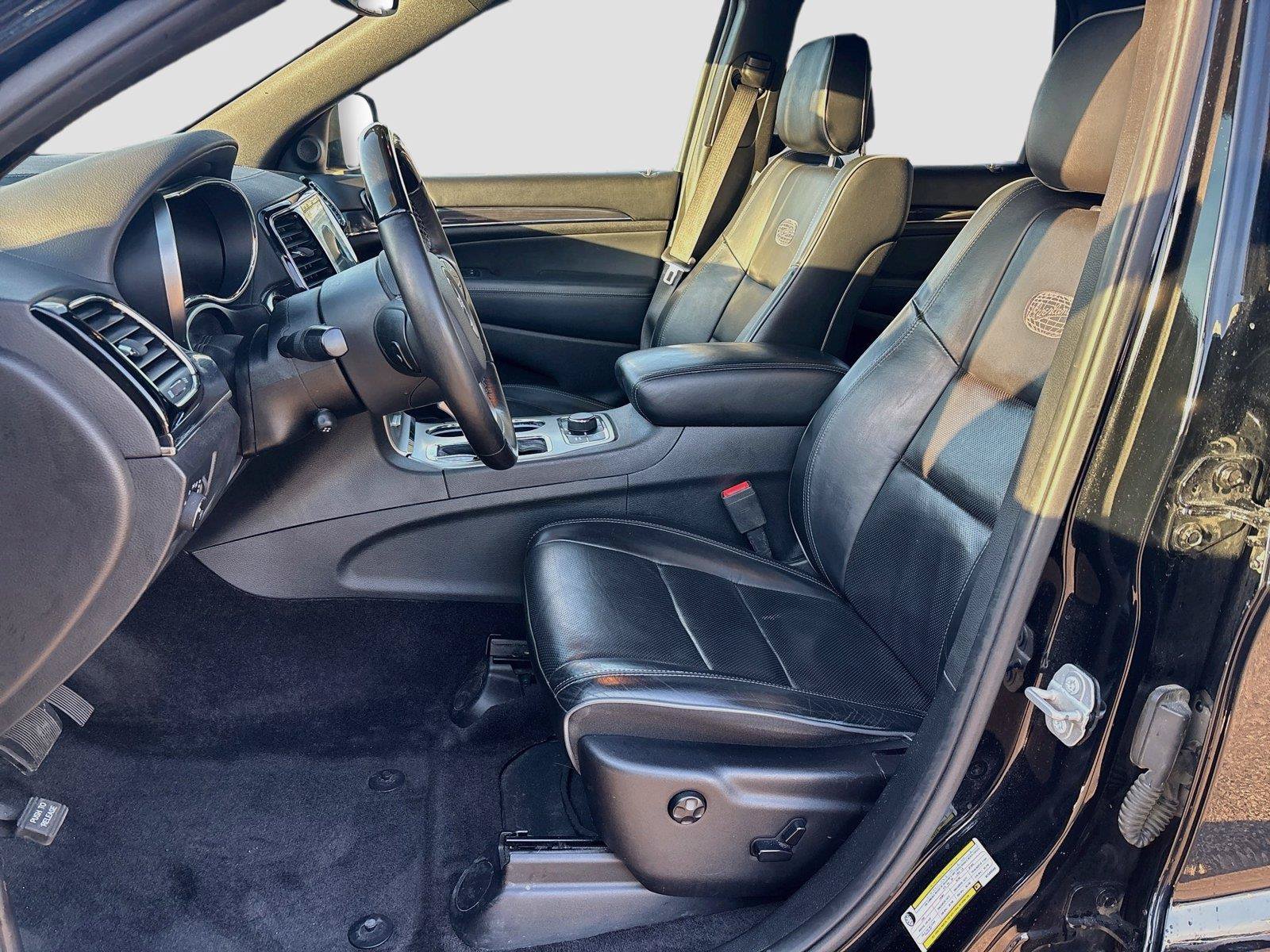 Used 2019 Jeep Grand Cherokee Overland AWD/4WD image 5