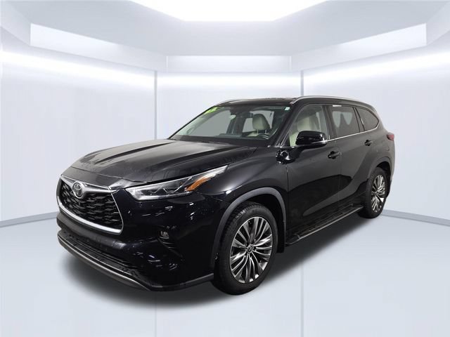Used 2022 Toyota Highlander Platinum AWD/4WD image 2