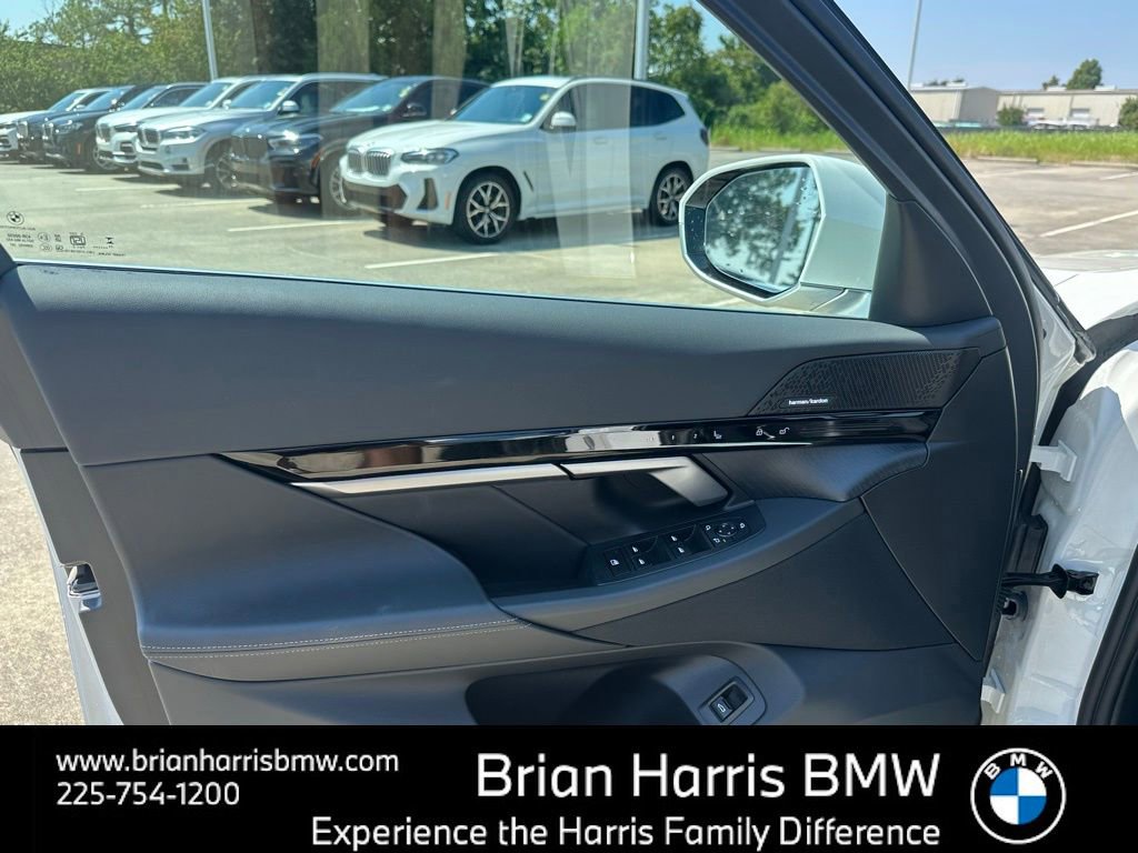 Certified 2025 BMW 530i w/ Premium Package image 7