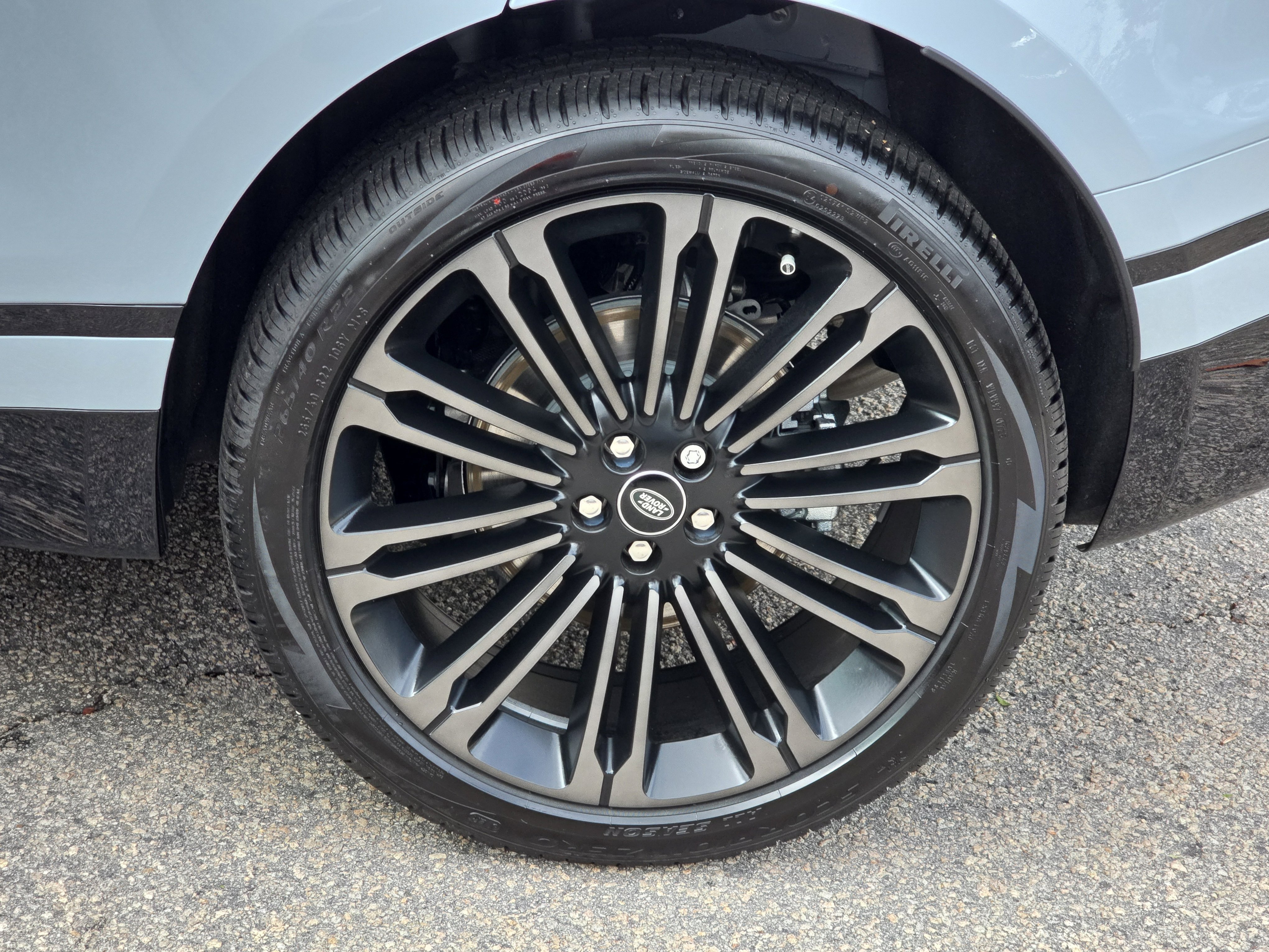 New 2026 Land Rover Range Rover Velar Dynamic SE image 34