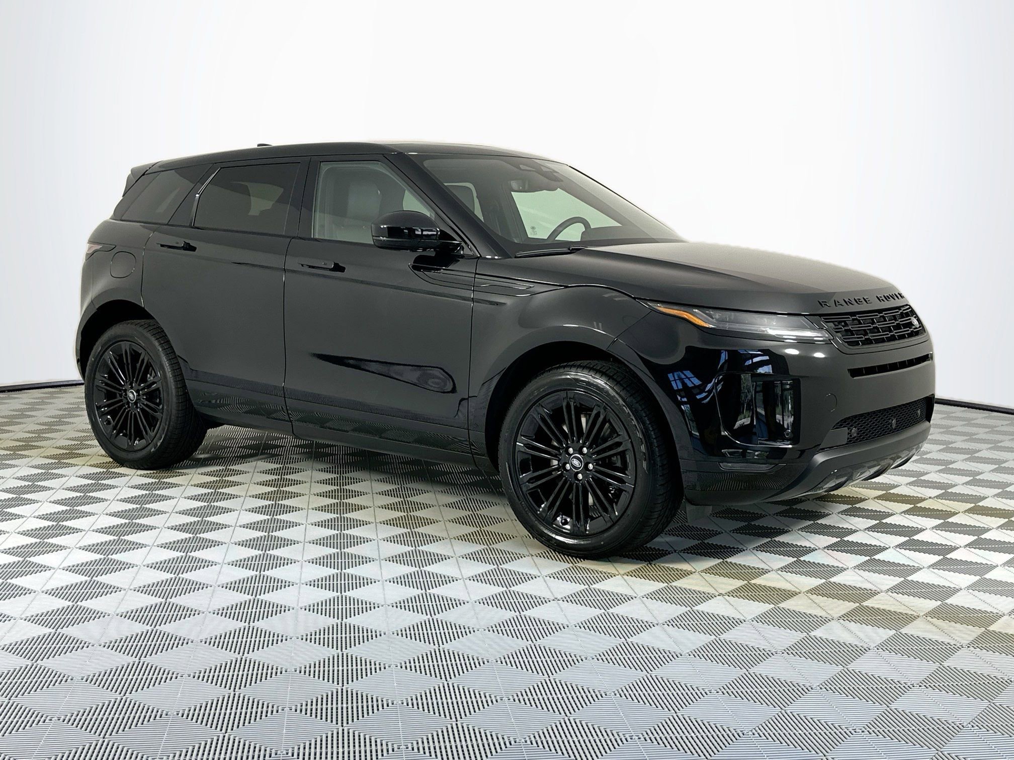 Used 2026 Land Rover Range Rover Evoque S image 3