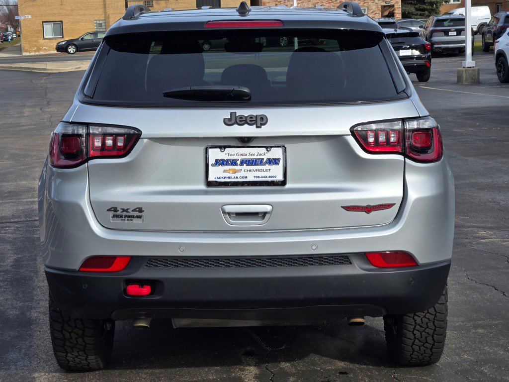 Used 2025 Jeep Compass Trailhawk image 13