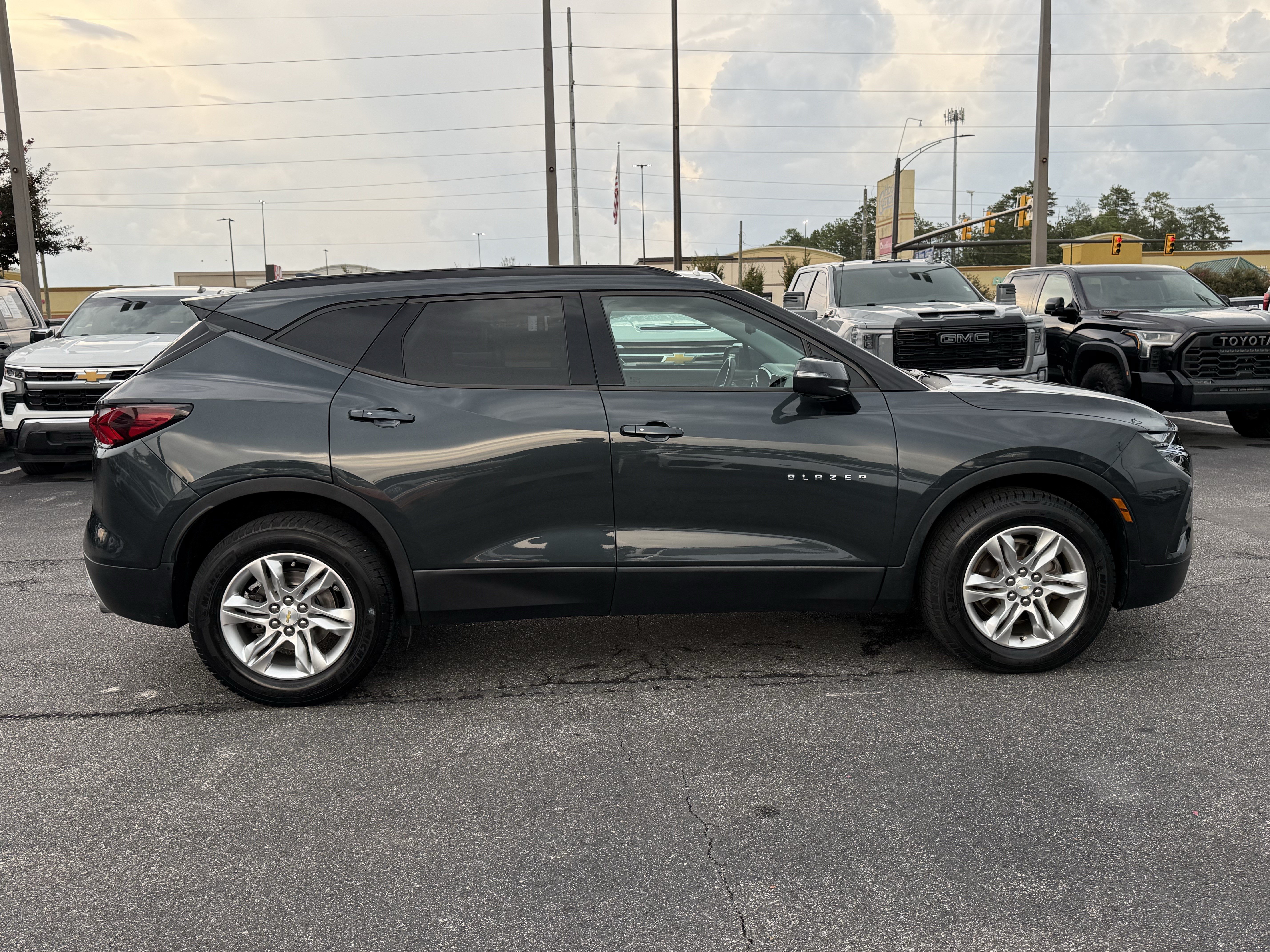 Used 2019 Chevrolet Blazer LT w/ Sound & Technology Package FWD image 11