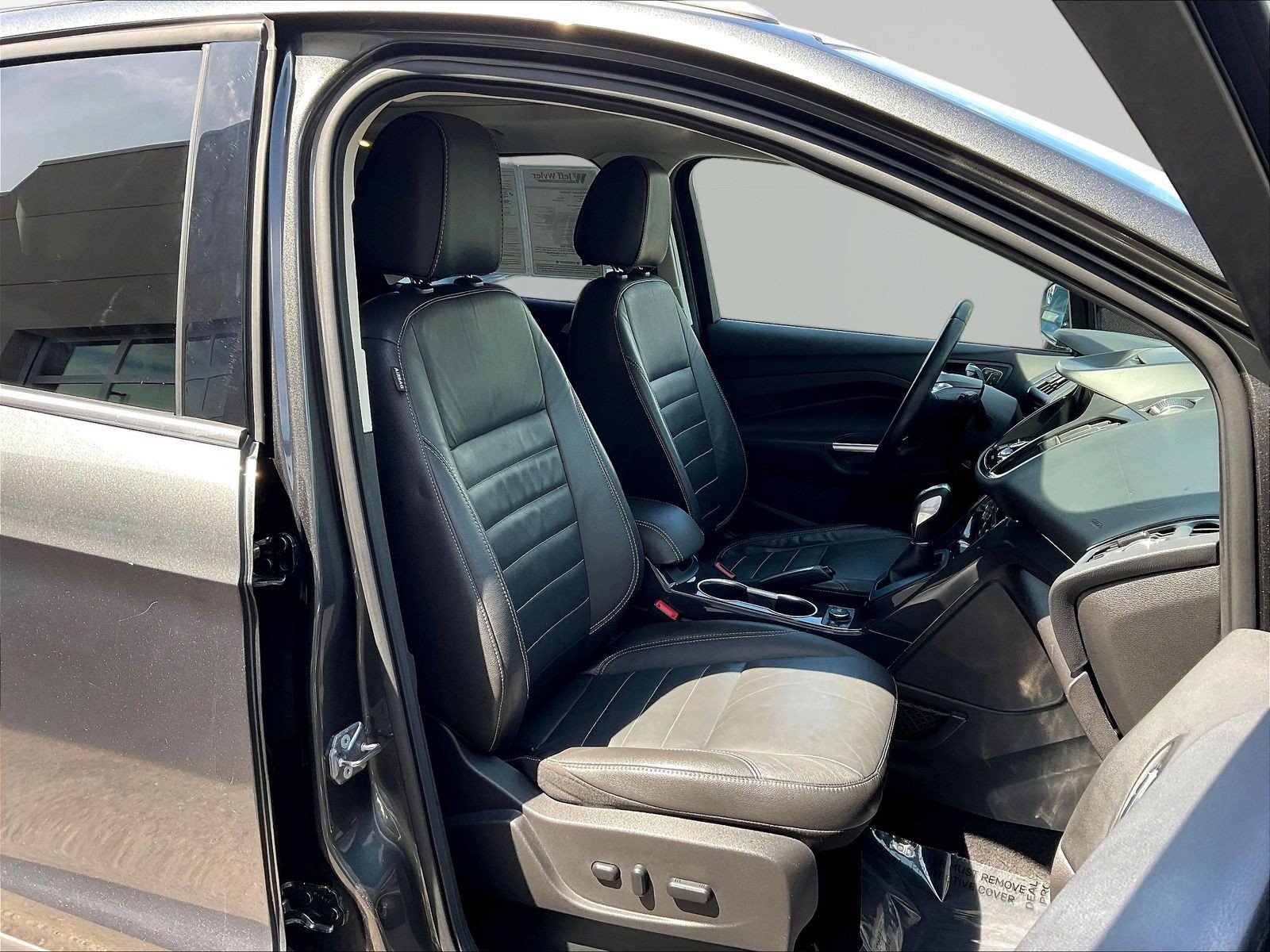 Used 2015 Ford Escape Titanium FWD image 29