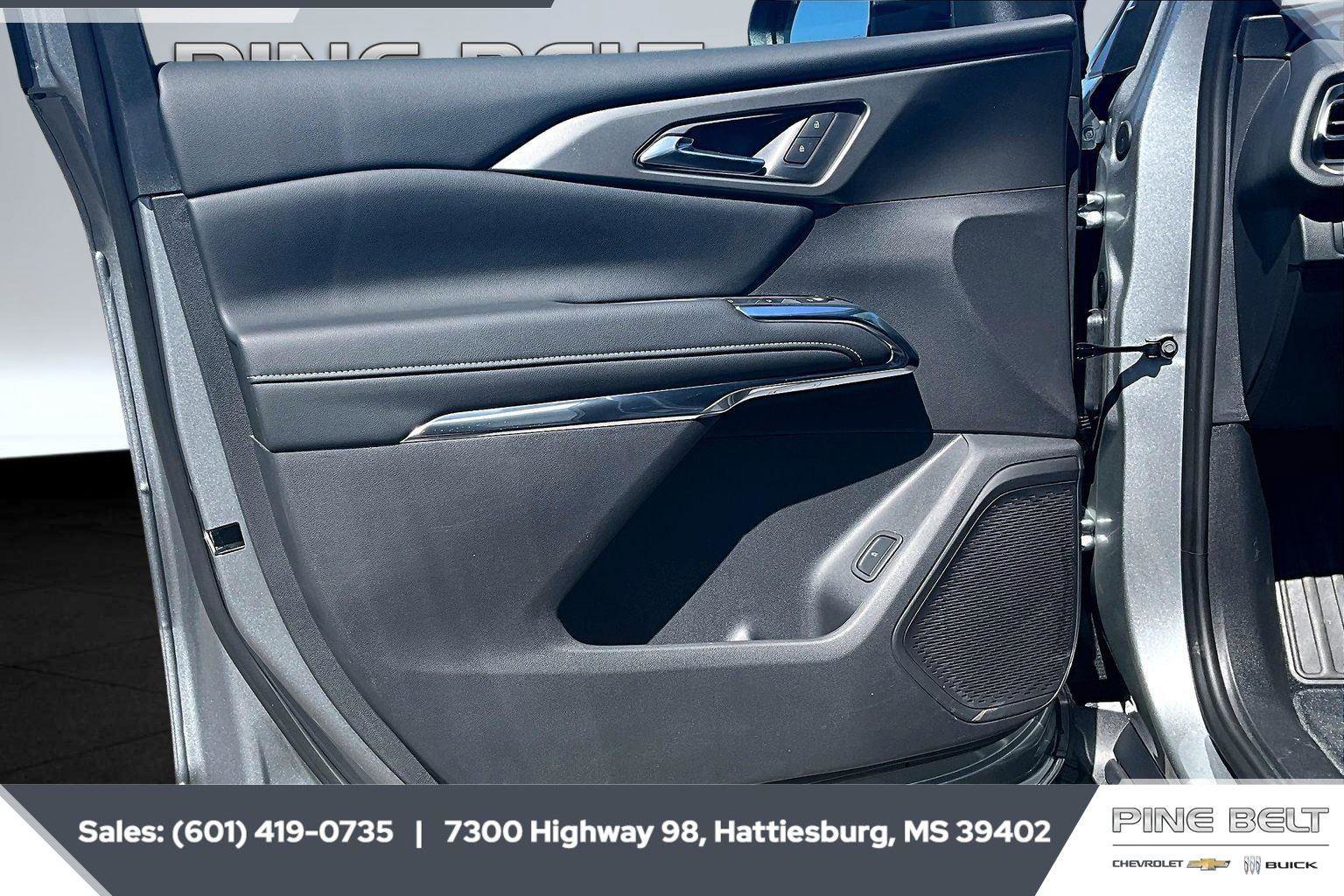 New 2026 Chevrolet Traverse LT w/ Sun and Wheel Package FWD image 17