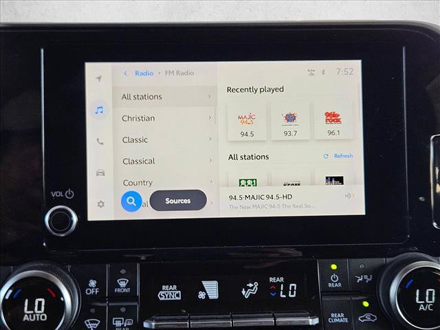 Used 2023 Toyota Highlander L FWD image 12