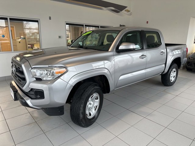 Used 2017 Toyota Tacoma SR image 3