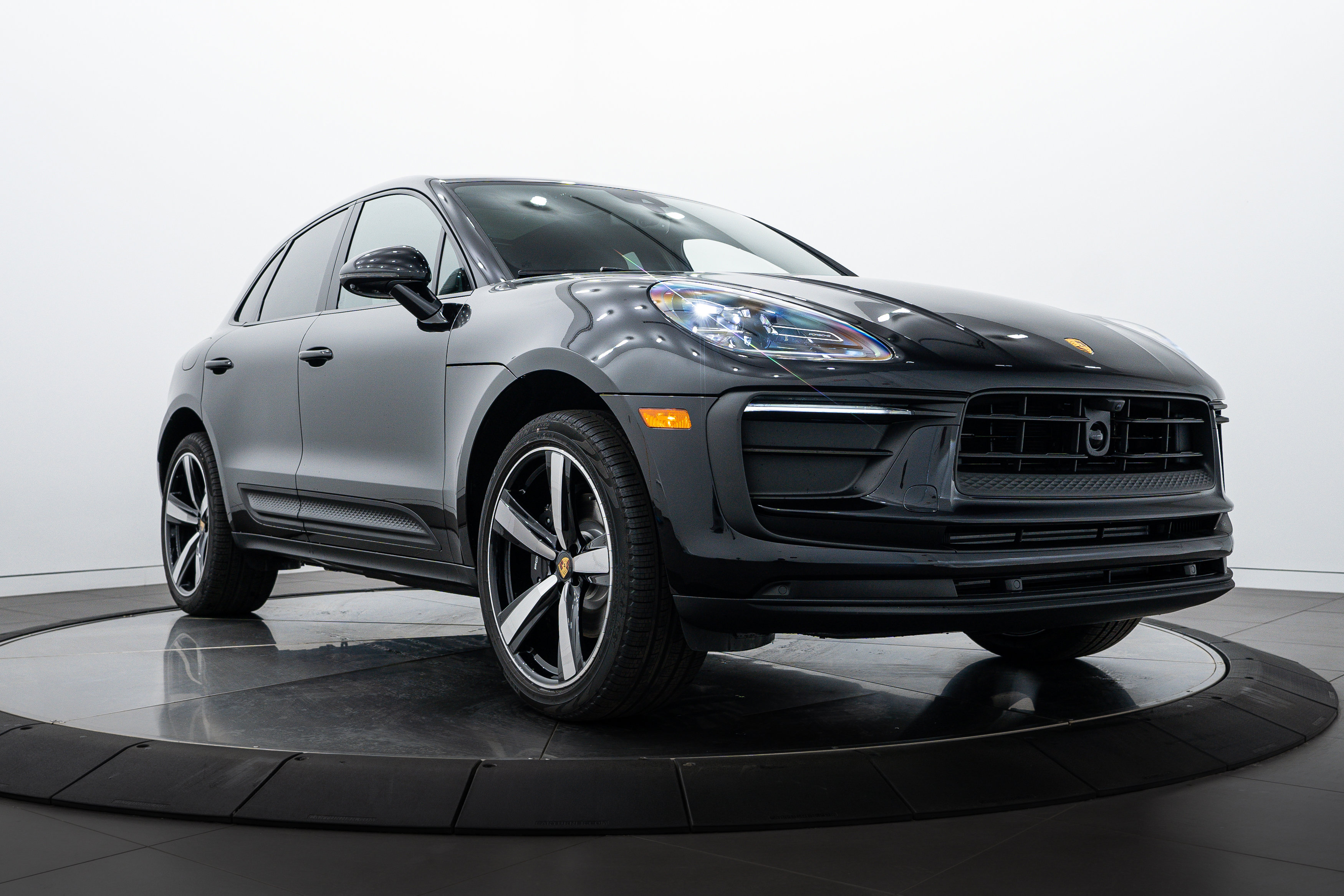 New 2025 Porsche Macan image 9
