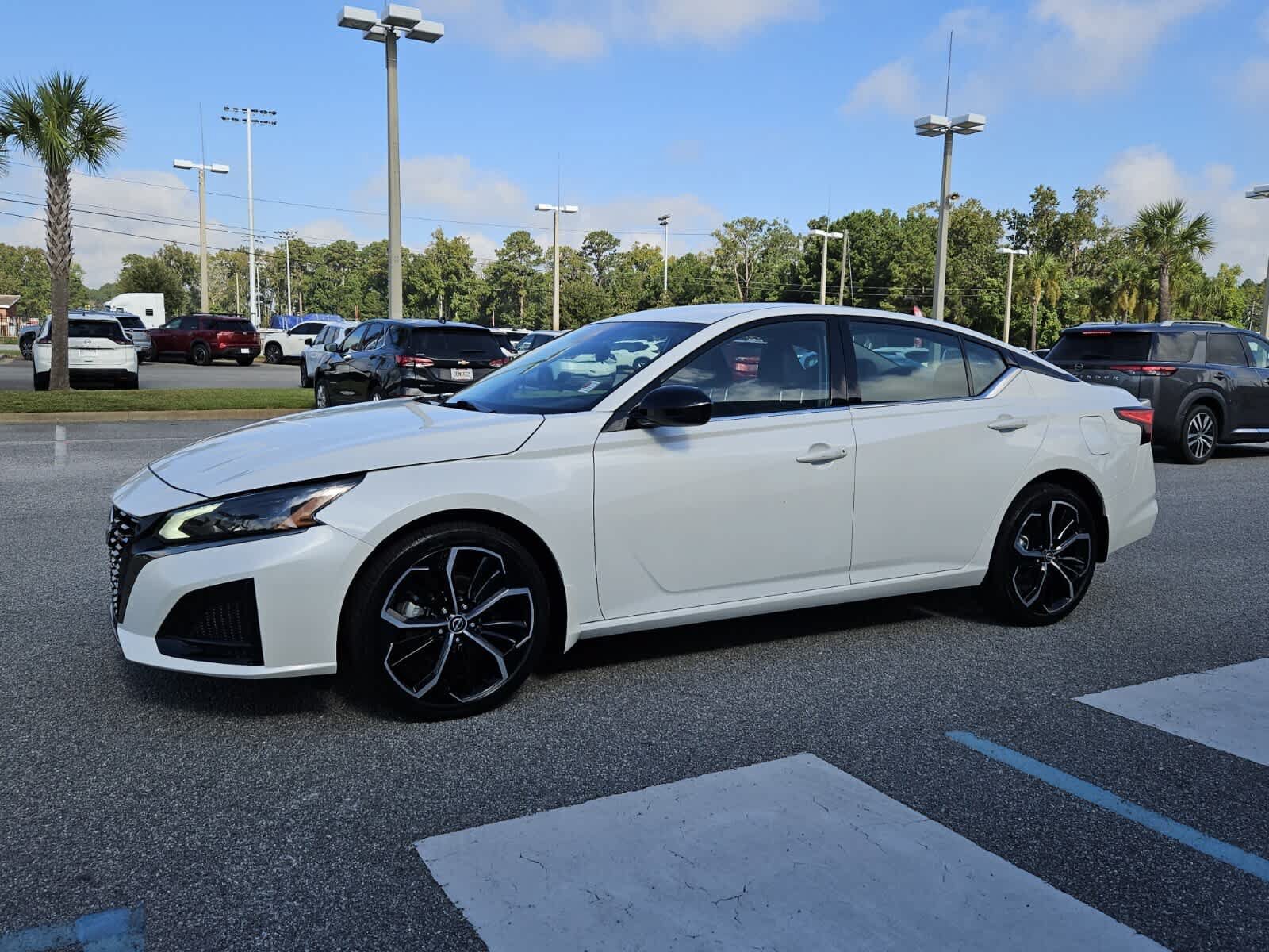 Used 2024 Nissan Altima 2.5 SR AWD/4WD image 2