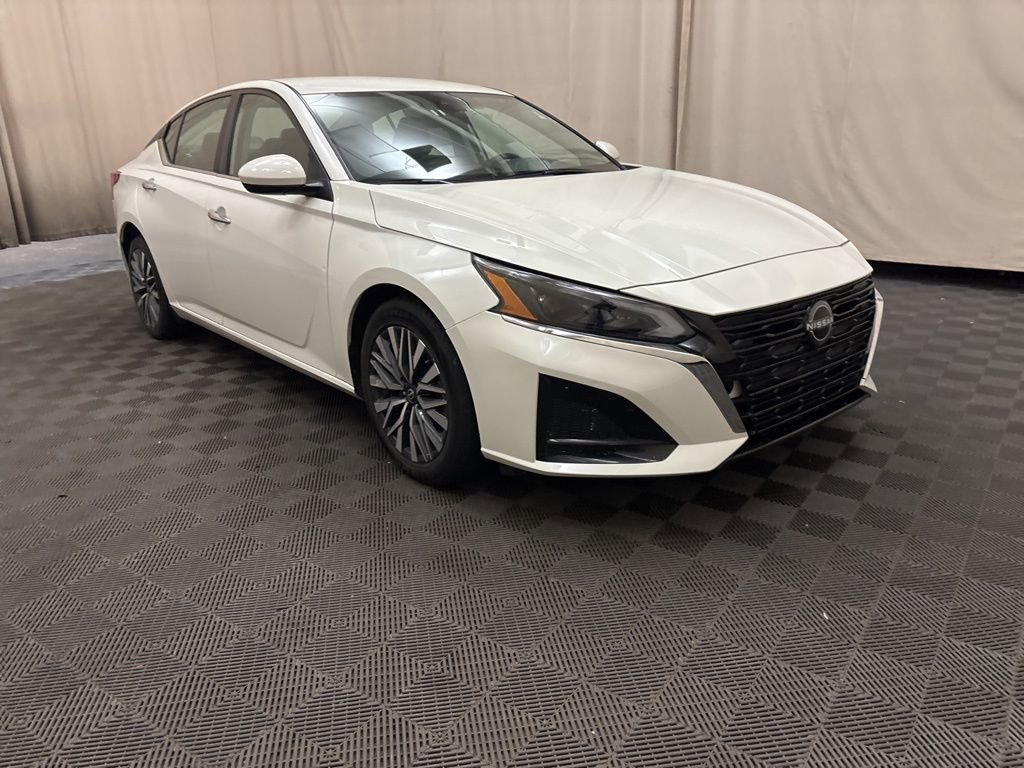 Used 2023 Nissan Altima 2.5 SV image 3