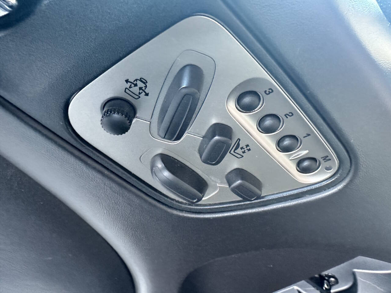 Used 2007 Jaguar XK Convertible RWD image 22