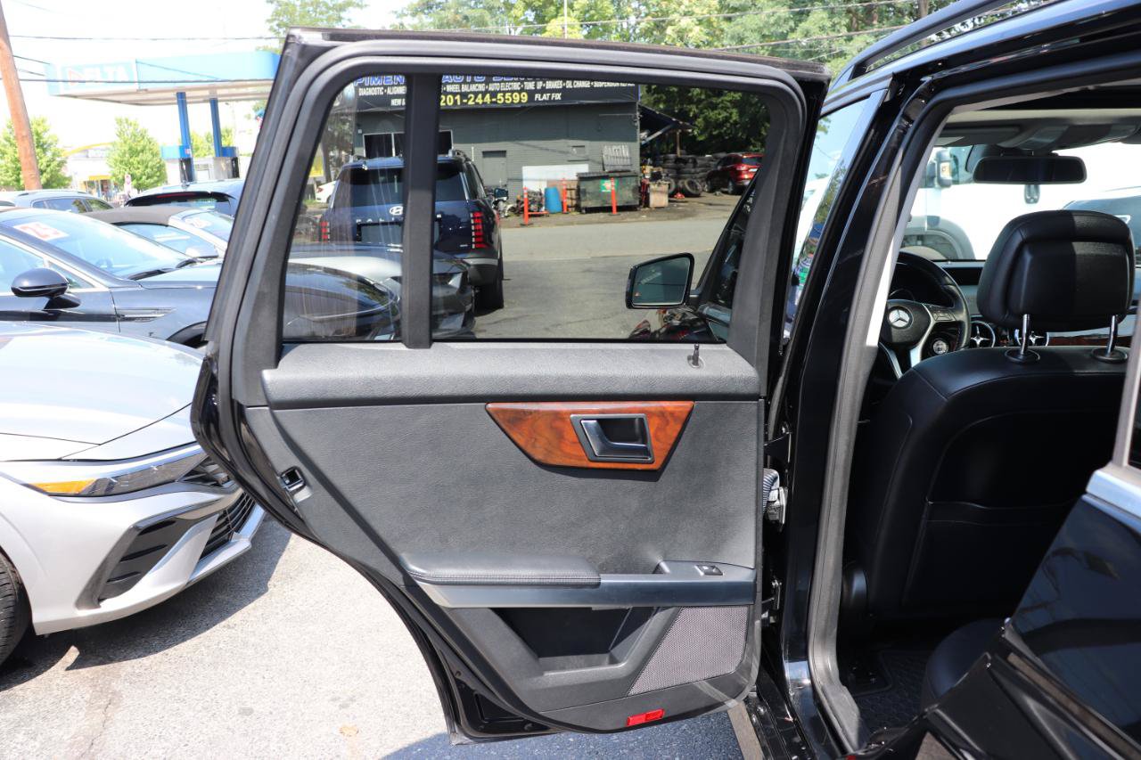 Used 2015 Mercedes-Benz GLK 350 4MATIC image 25
