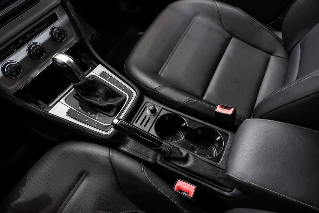 Used 2015 Volkswagen Golf S FWD image 22