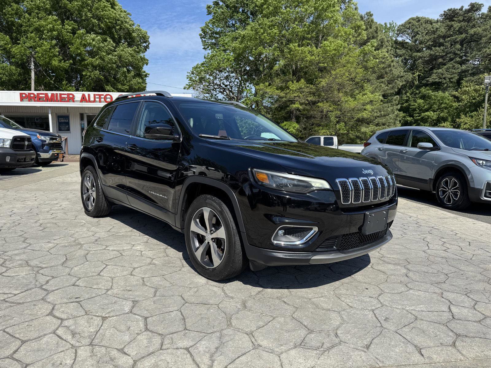 Used 2019 Jeep Cherokee Limited image 1