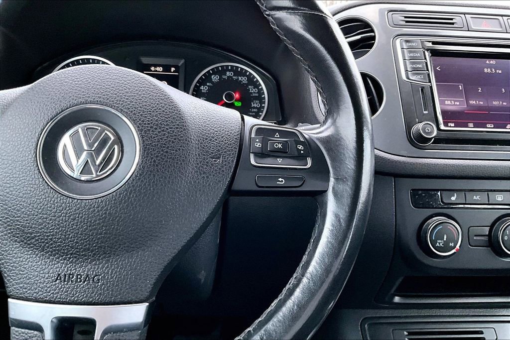 Used 2017 Volkswagen Tiguan S image 11