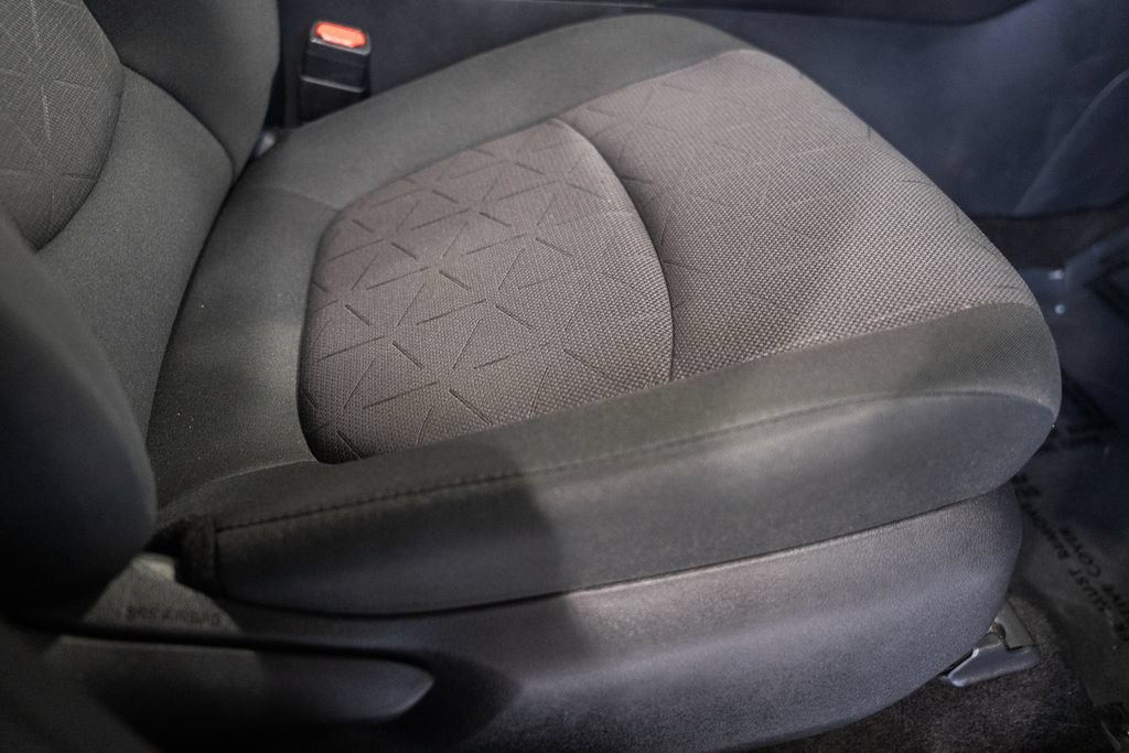 Used 2025 Toyota RAV4 XLE AWD/4WD image 31