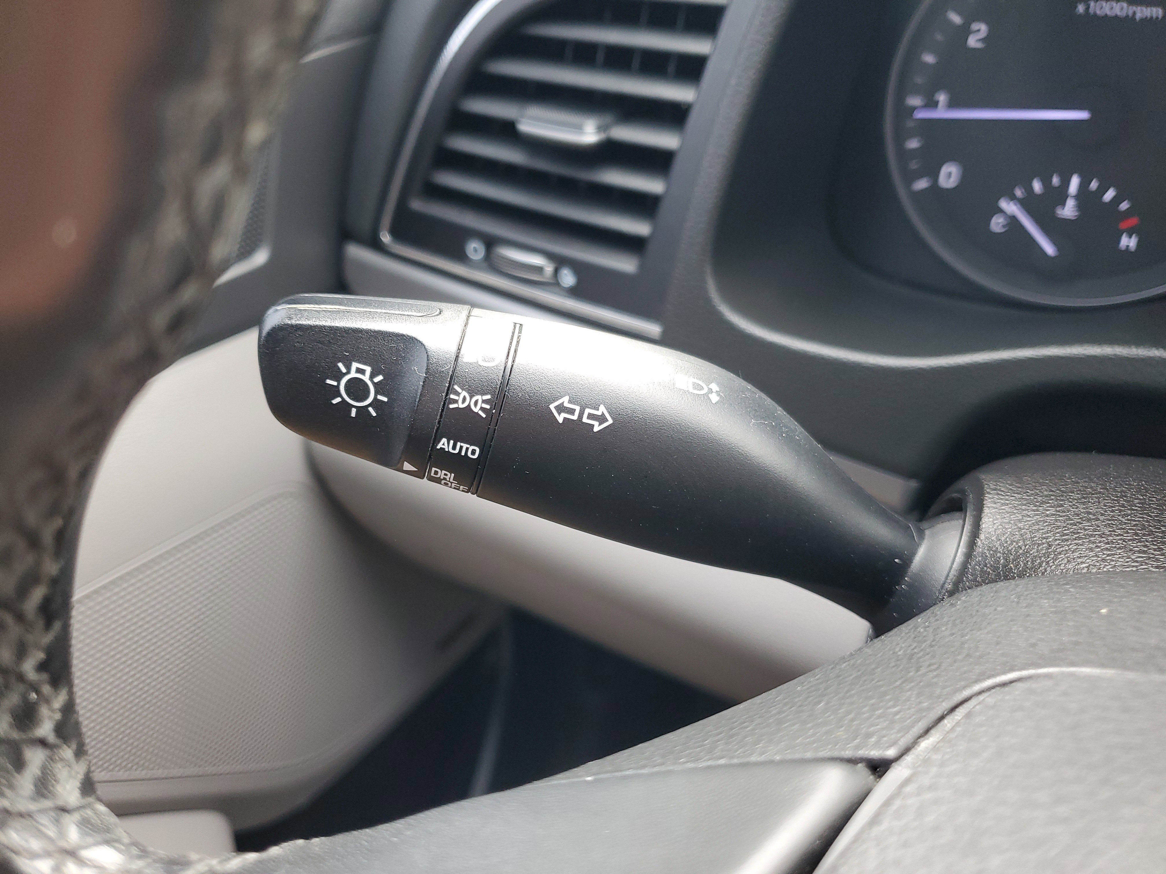 Used 2017 Hyundai Elantra Limited w/ Limited Tech Package 04 image 30