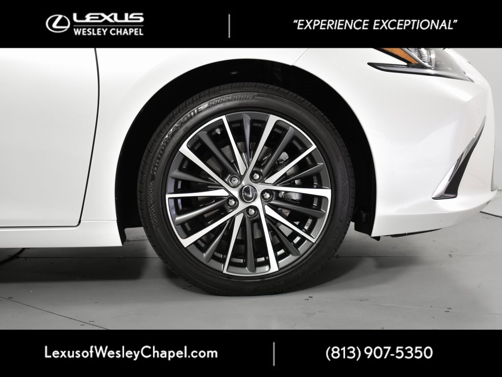 Used 2023 Lexus ES 250 w/ Premium Package image 5