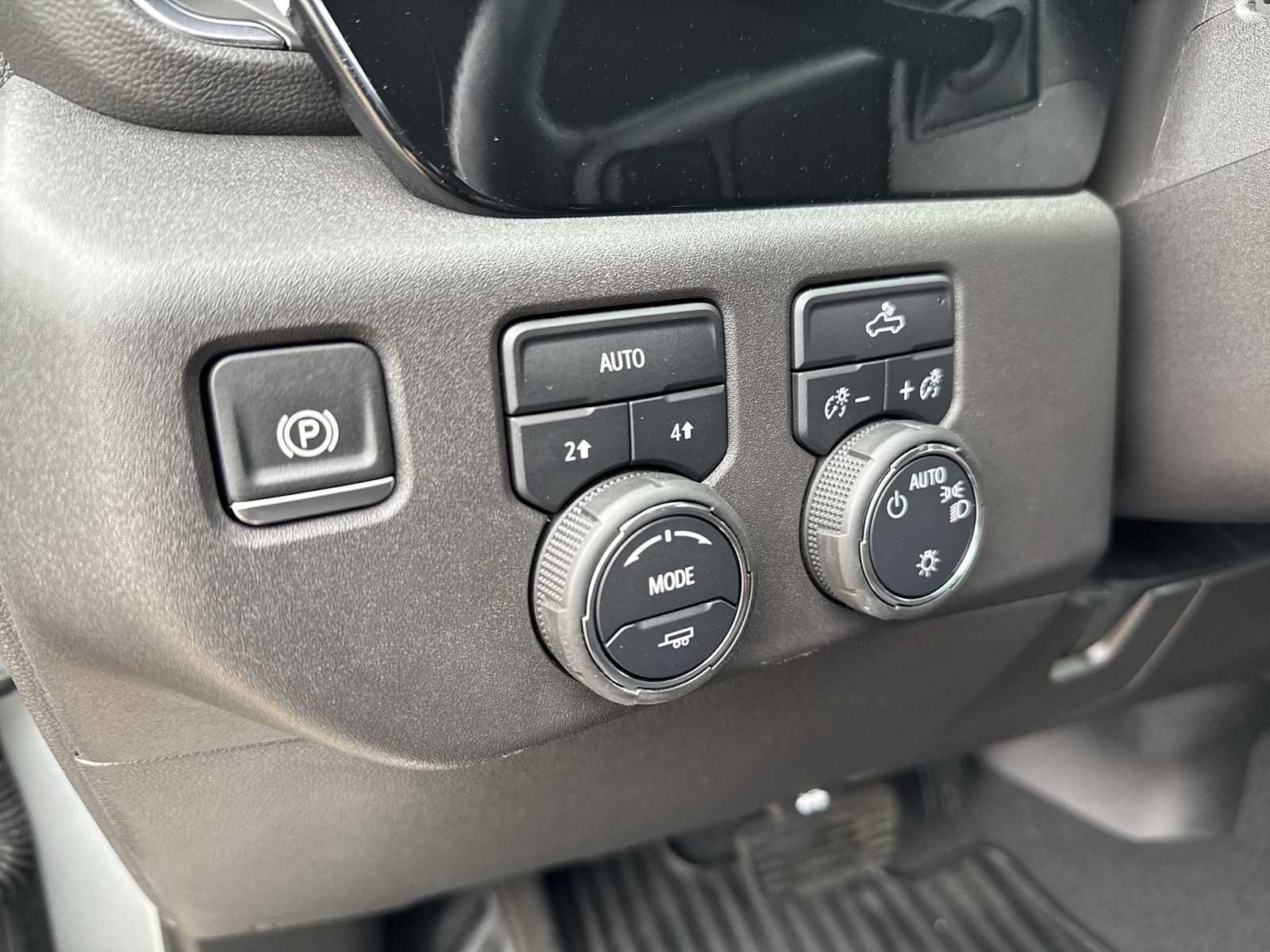 Certified 2024 Chevrolet Silverado 1500 LT AWD/4WD image 31