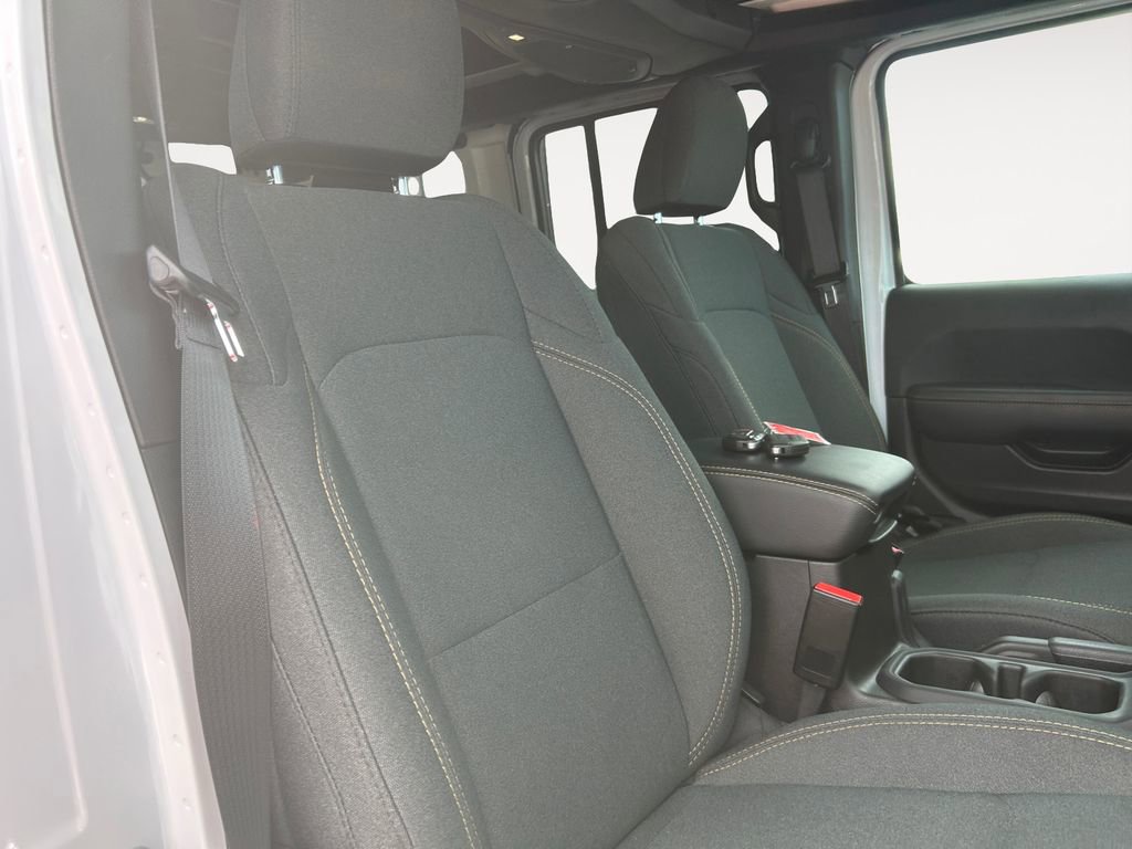 Used 2025 Jeep Wrangler Unlimited Sahara w/ Safety Group AWD/4WD image 15