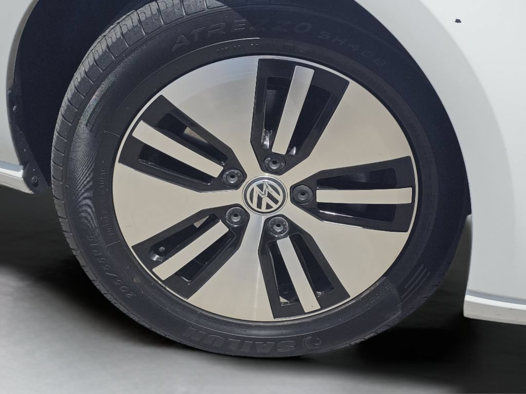 Used 2016 Volkswagen e-Golf SE w/ DC Fast Charging Package FWD image 16