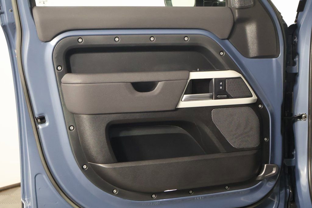 Used 2023 Land Rover Defender 110 SE image 12