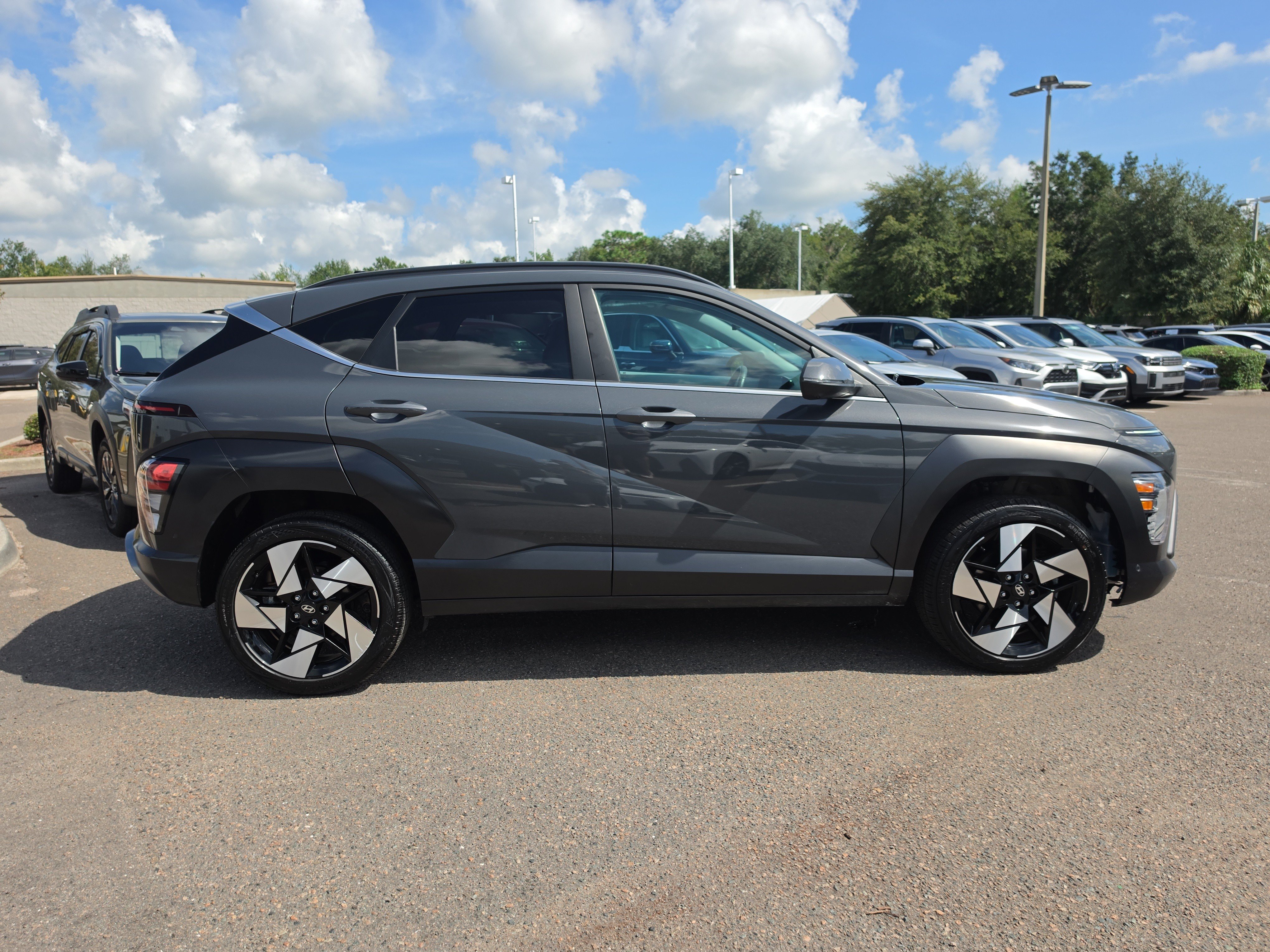 Used 2024 Hyundai Kona Limited AWD/4WD image 9