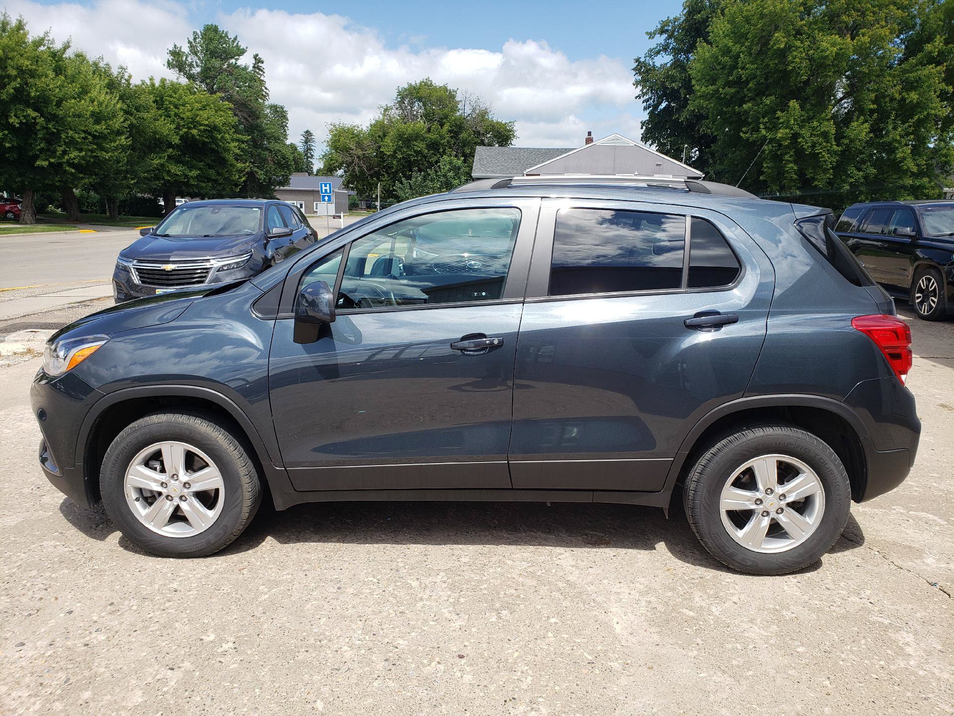 Used 2021 Chevrolet Trax LT w/ LT Convenience Package AWD/4WD image 7