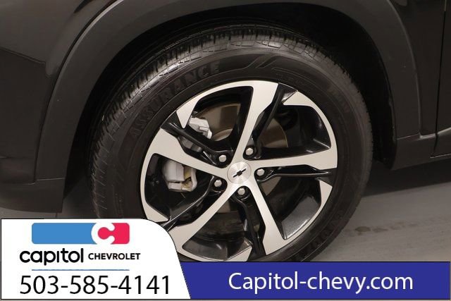 Used 2025 Chevrolet Trax RS FWD image 8