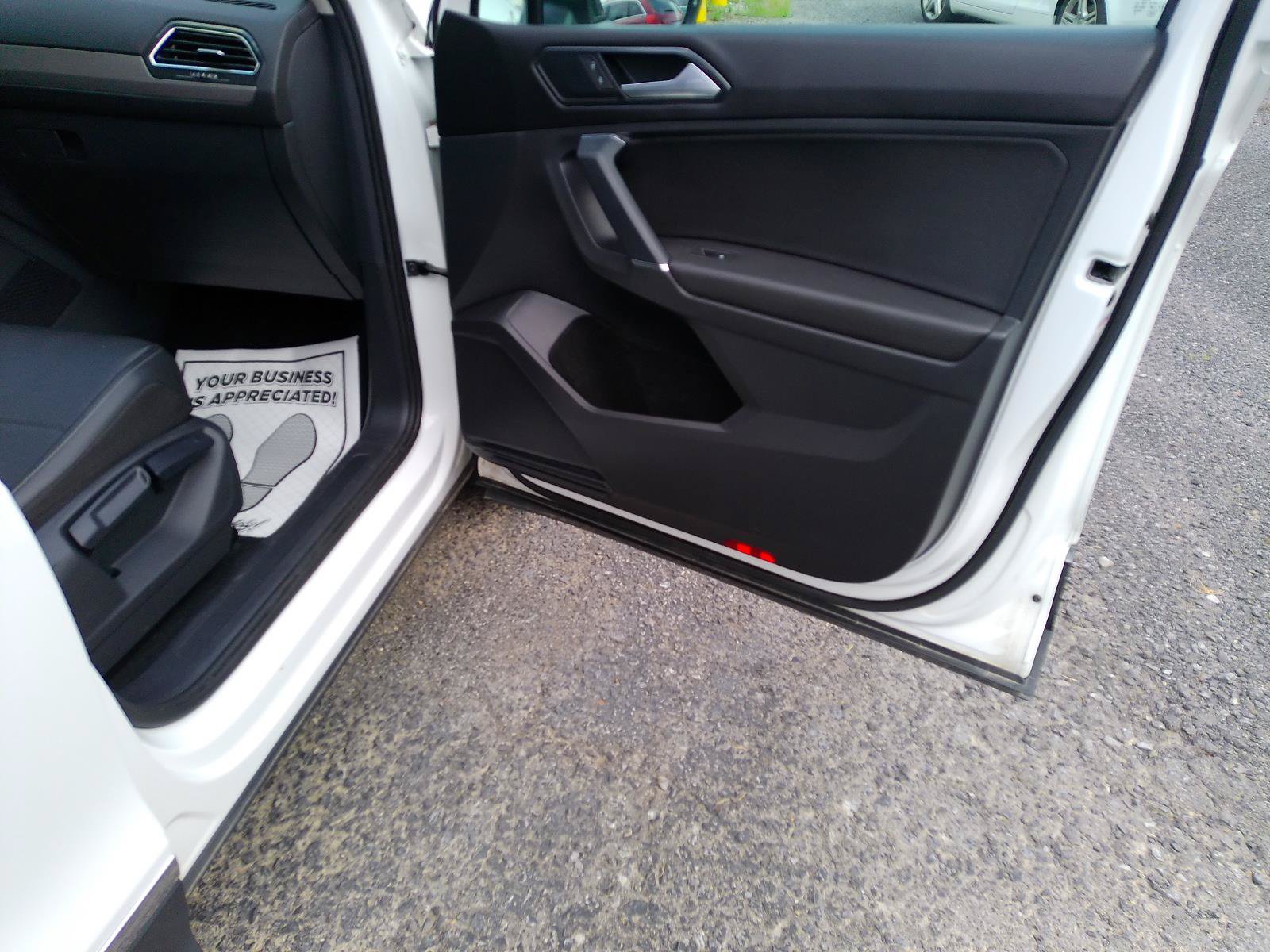 Used 2018 Volkswagen Tiguan SE w/ Panoramic Sunroof Package AWD/4WD image 47