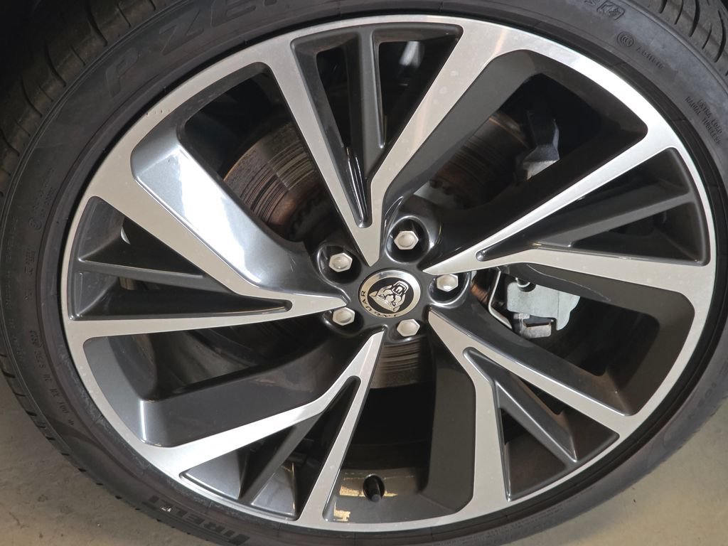 Certified 2024 Jaguar I-PACE R-Dynamic HSE AWD/4WD image 16
