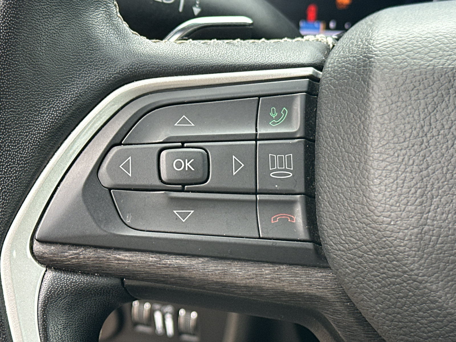 Used 2022 Jeep Grand Cherokee L Limited AWD/4WD image 18