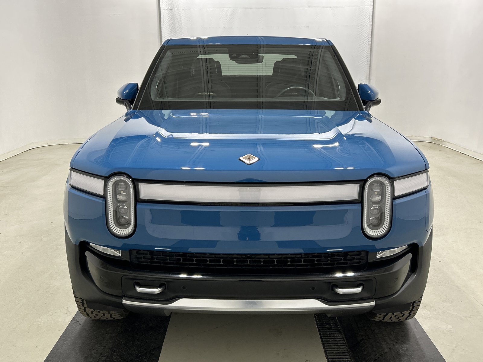 Used 2023 Rivian R1T Adventure image 8