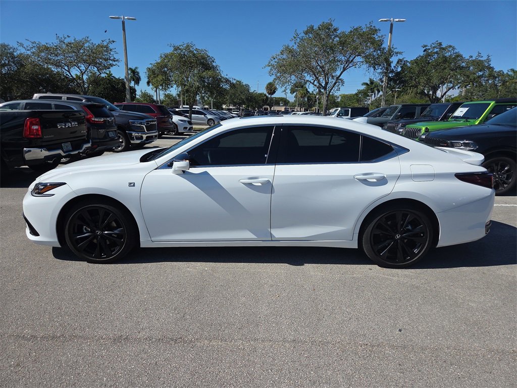 Used 2023 Lexus ES 300h F Sport image 9