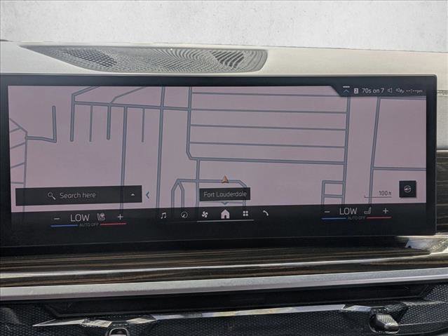 Used 2025 BMW X5 xDrive50e image 11