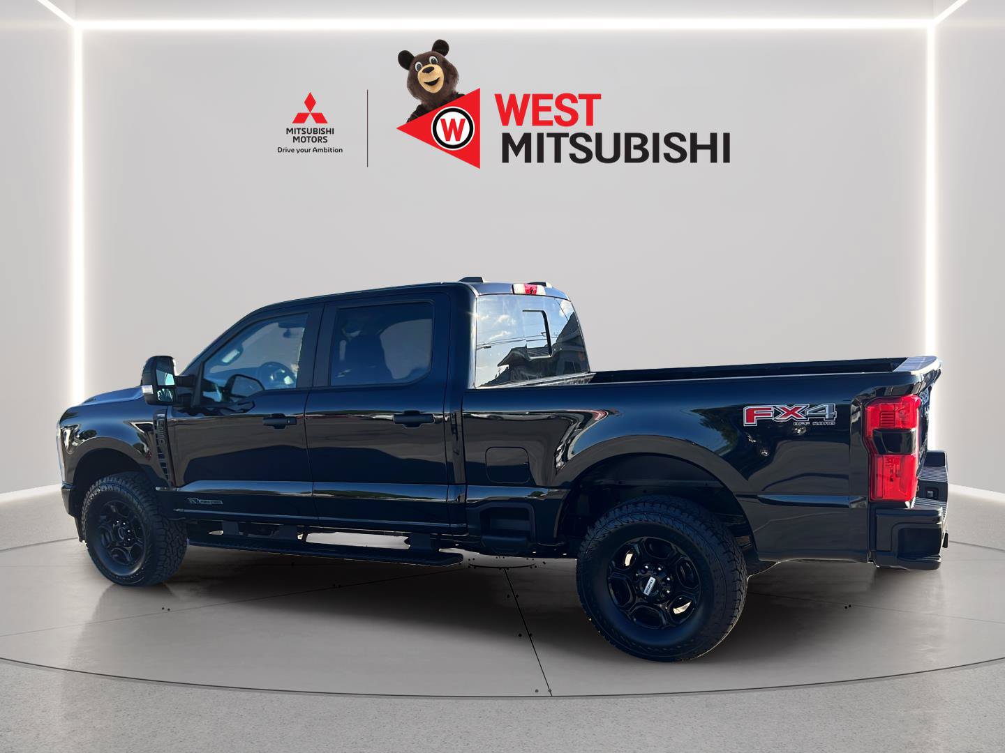 Used 2023 Ford F250 XL w/ STX Appearance Package AWD/4WD image 3