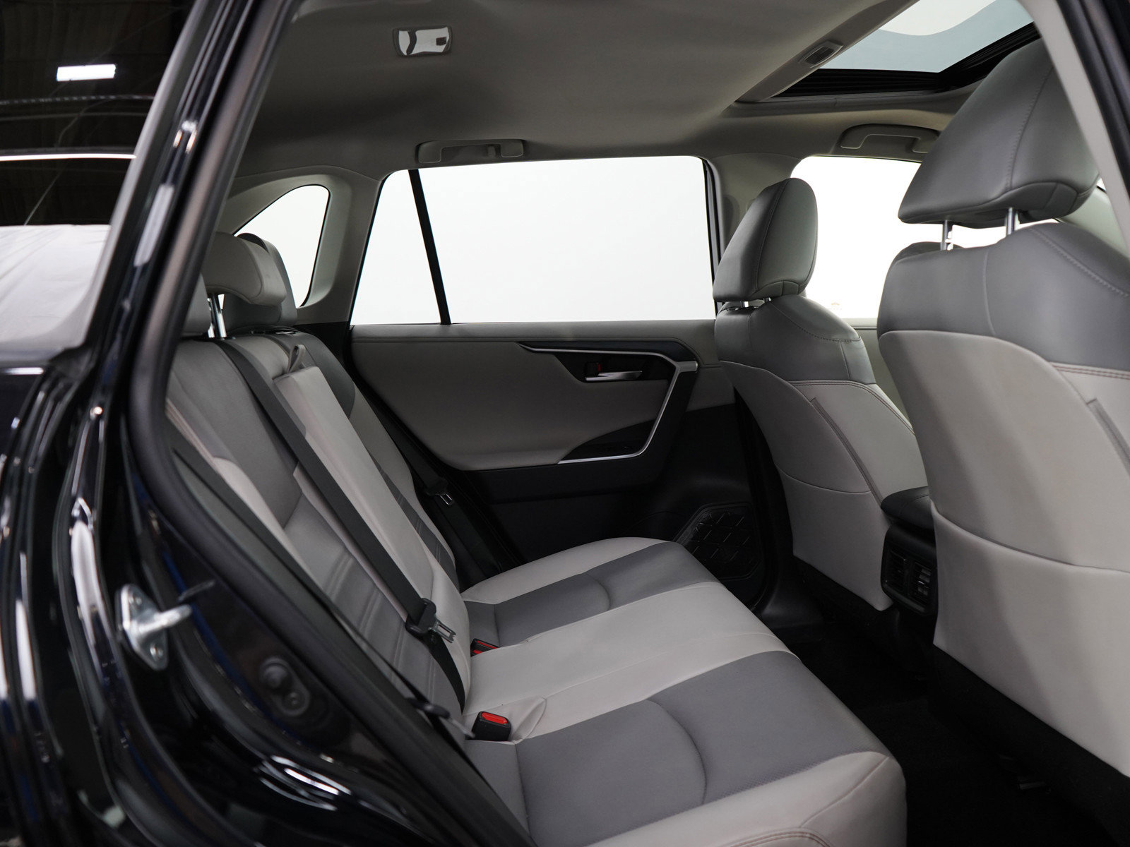 Used 2019 Toyota RAV4 Limited image 11