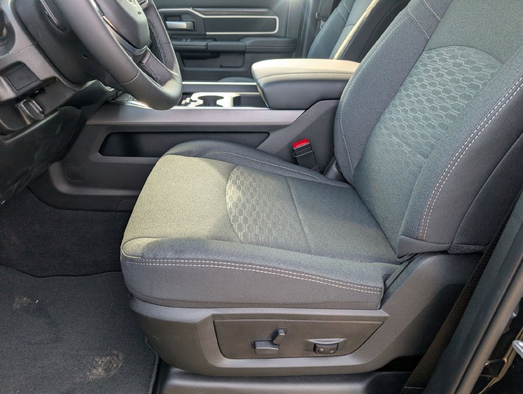 New 2026 RAM 3500 Big Horn AWD/4WD image 12