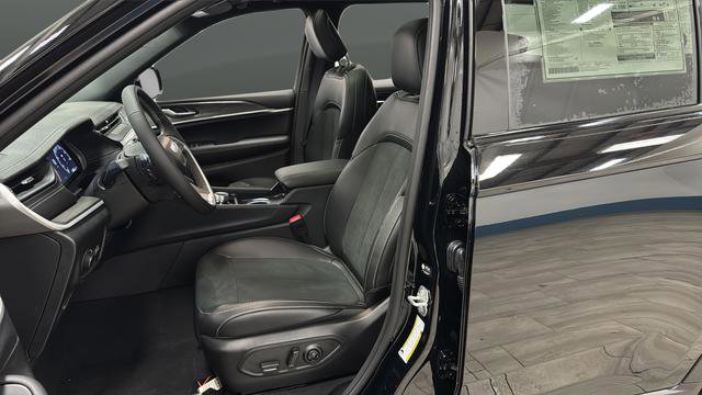 New 2026 Jeep Grand Cherokee Altitude AWD/4WD image 9