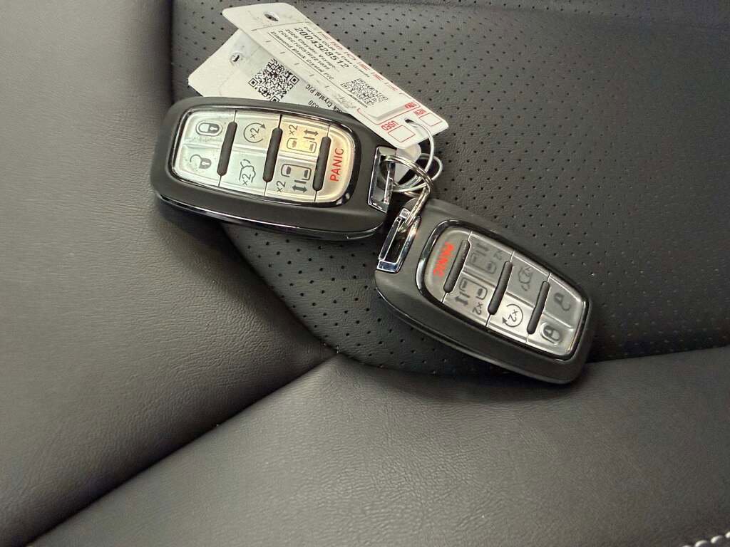 New 2026 Chrysler Voyager LX image 30