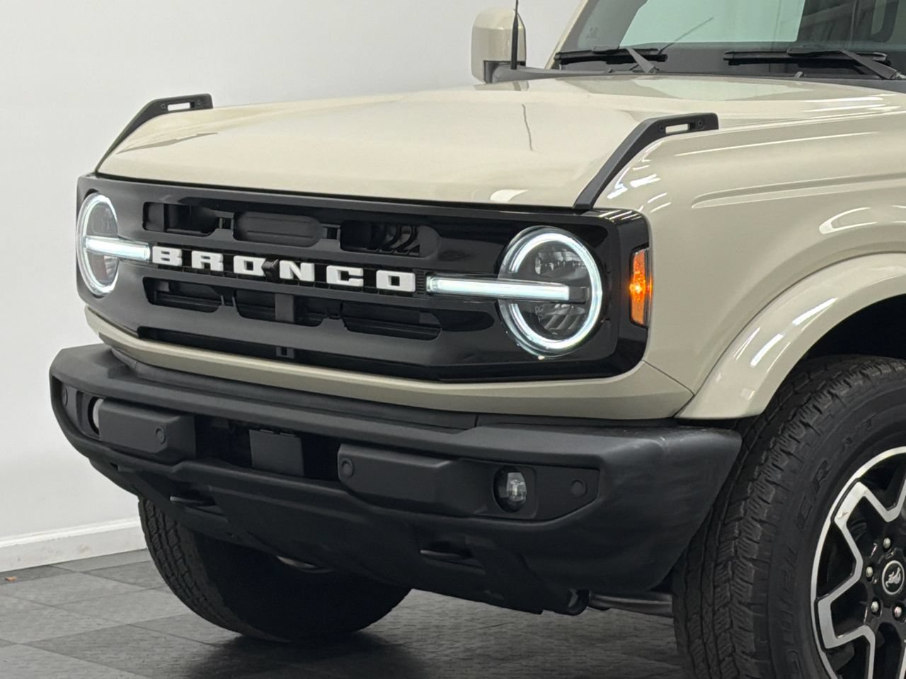 New 2025 Ford Bronco Outer Banks AWD/4WD image 2