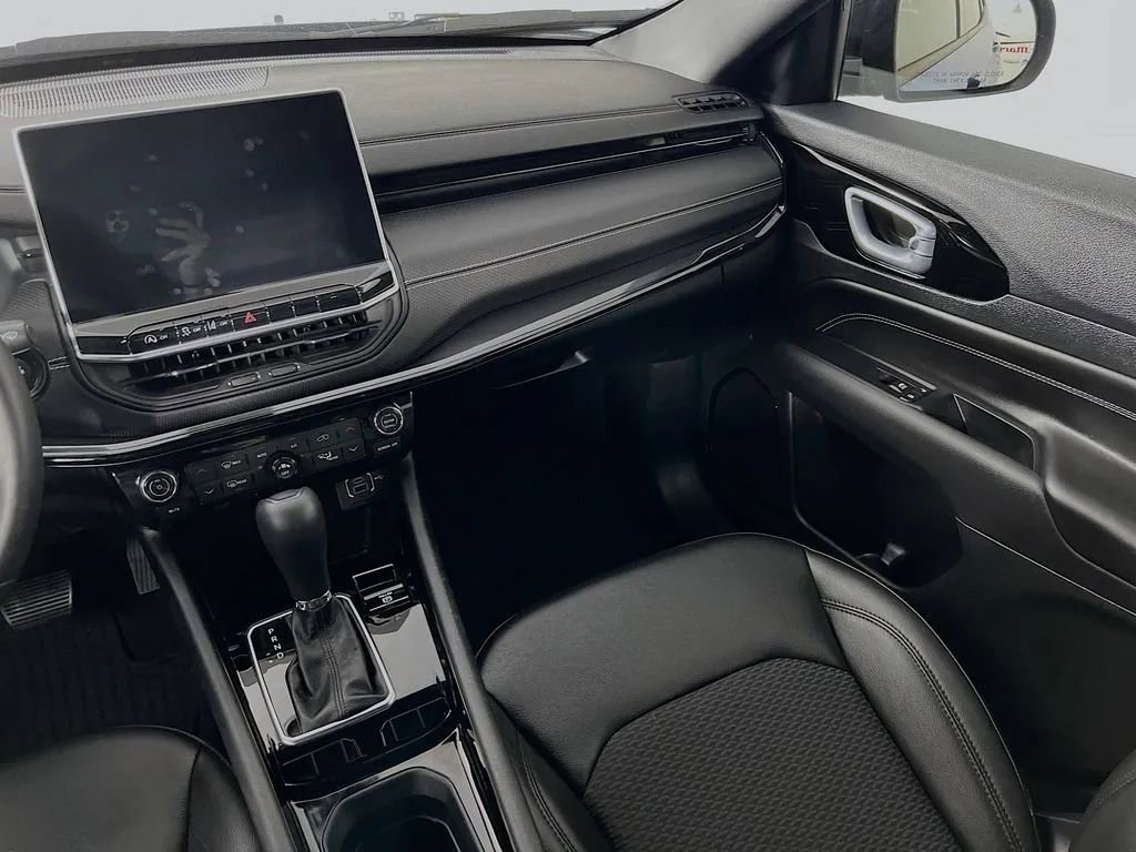 Used 2022 Jeep Compass Altitude w/ Convenience Group image 23