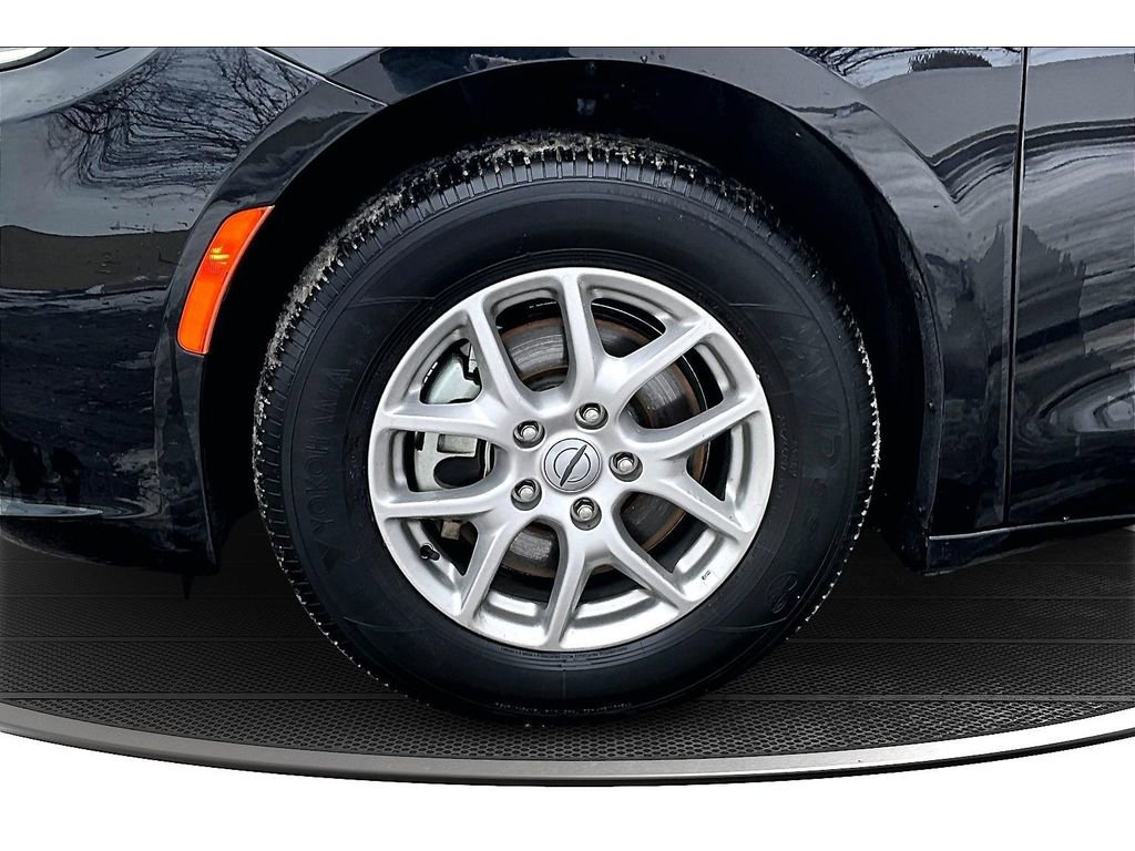 Certified 2025 Chrysler Pacifica Select image 10