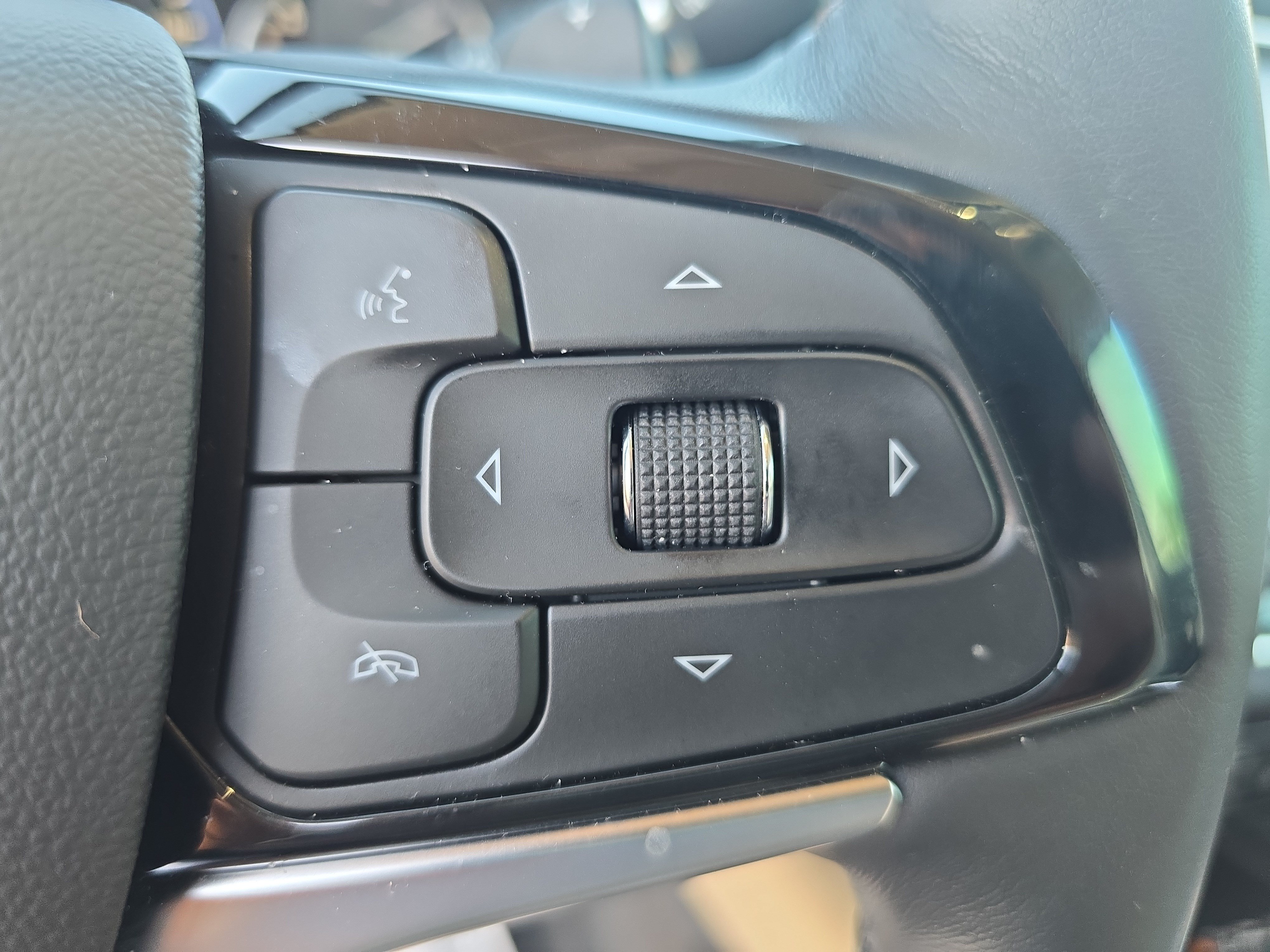 Used 2024 Buick Enclave Avenir w/ Avenir Technology Package FWD image 19